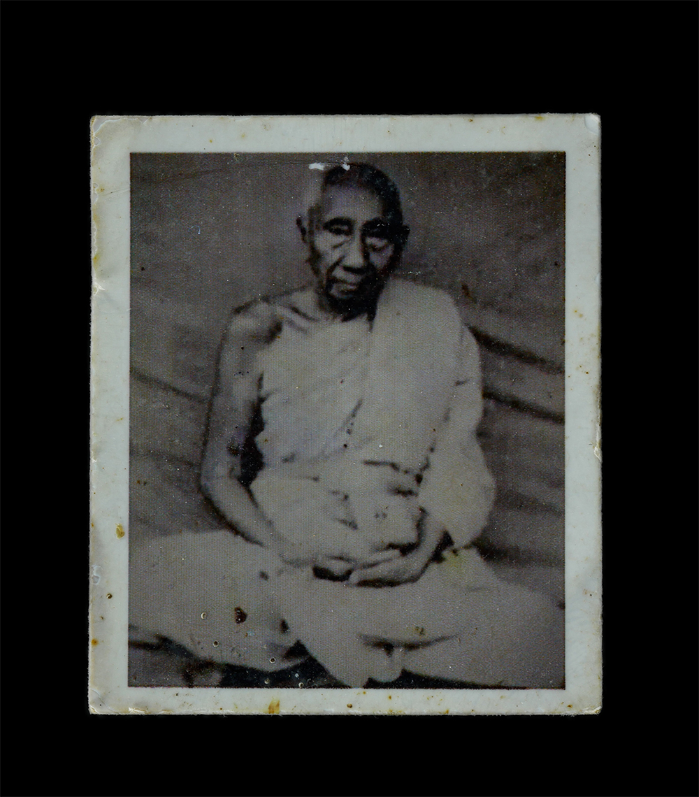 12Aug24 (115)p.jpg - รูปถ่ายหลวงปู่ทาบ นครปุญฺโญ วัดกระบกขึ้นผึ้ง อ.บ้านค่าย จ.ระยอง รูปเก่าสวย ขนาดห้วยคอ | https://kamulet.in.th